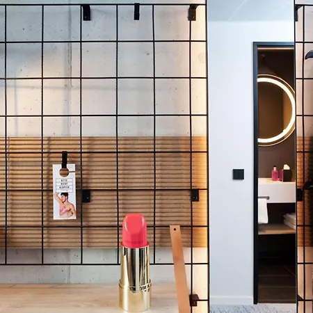 Ξενοδοχείο Moxy 3*