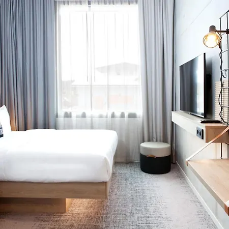 Moxy Hotel 3*