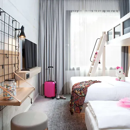 Moxy 3* Rust