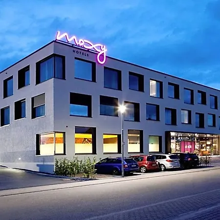 Moxy 3*
