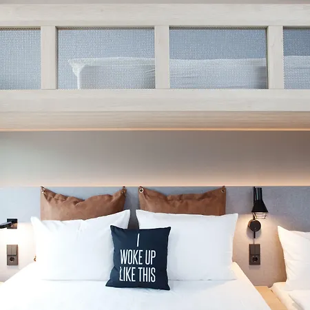 Hotel Moxy 3*